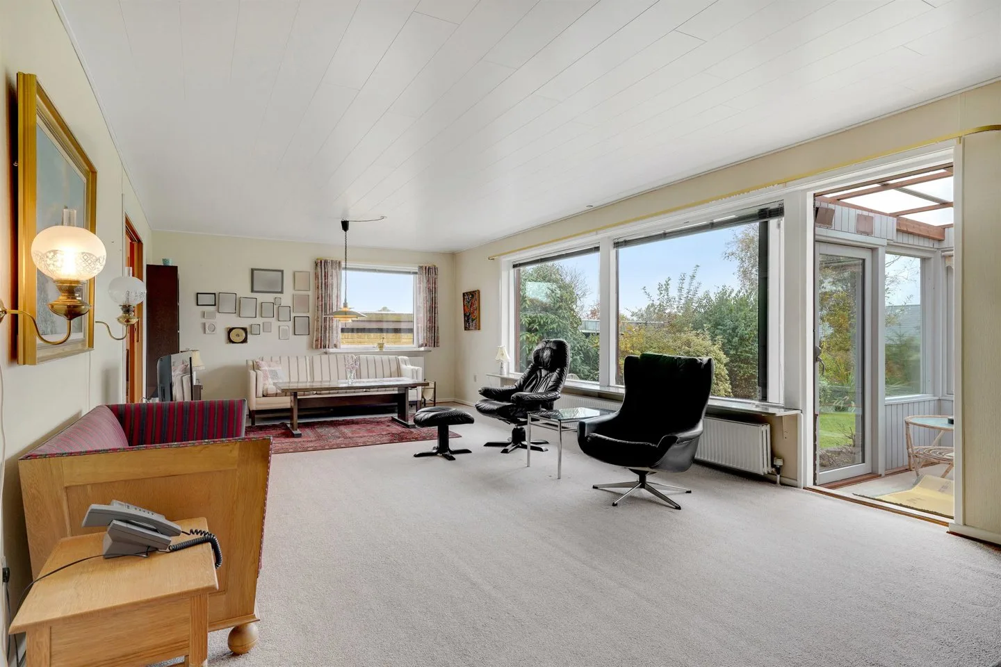 Empty living room before virtual staging